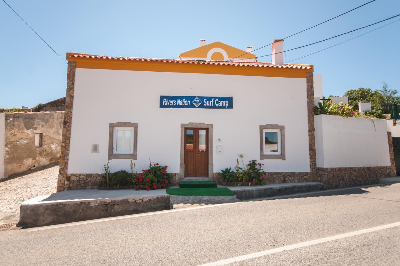 Rivers Nation Surf Camp Bed and Breakfast Atouguia Da Baleia Eksteriør billede