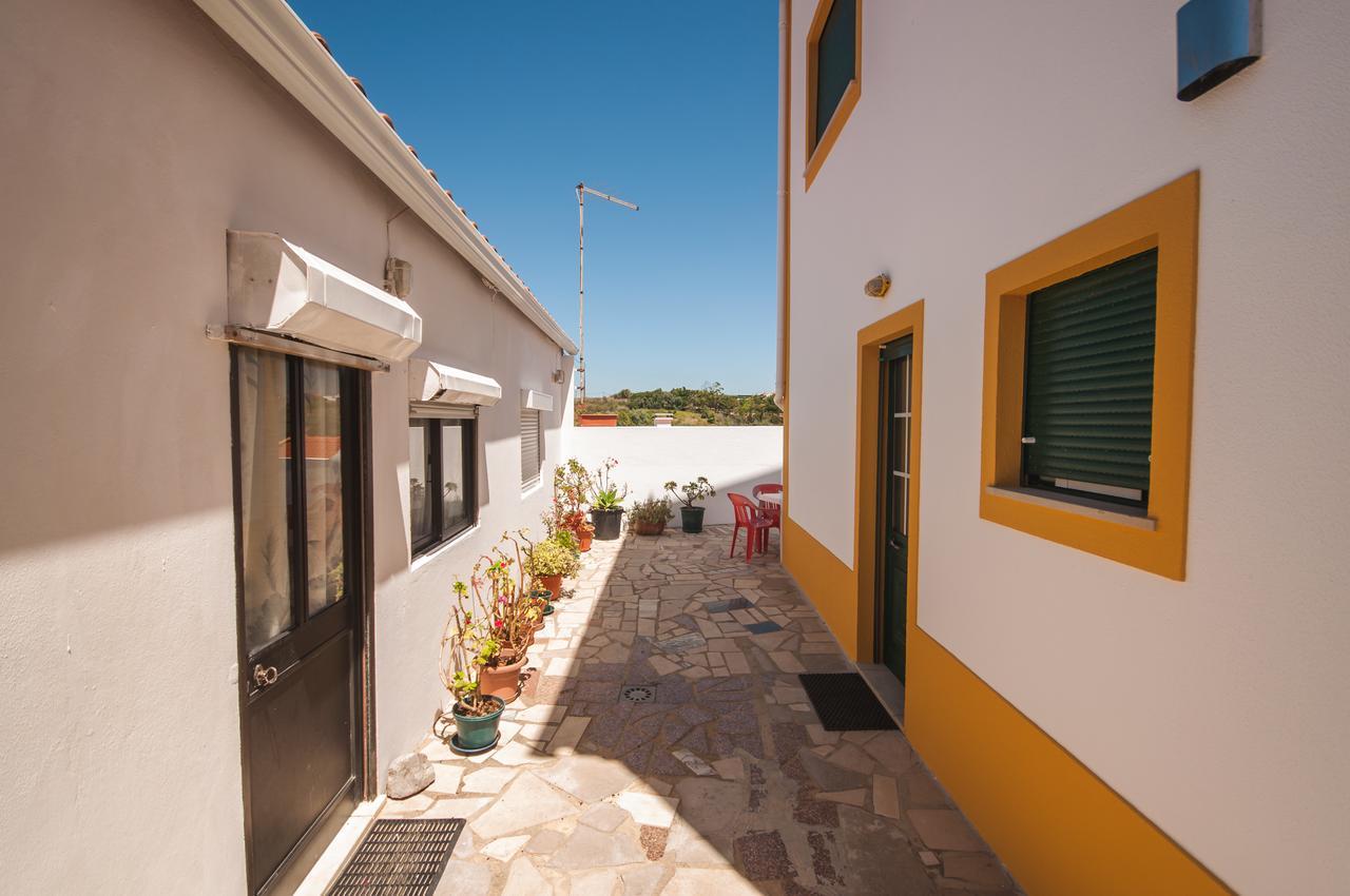 Rivers Nation Surf Camp Bed and Breakfast Atouguia Da Baleia Eksteriør billede