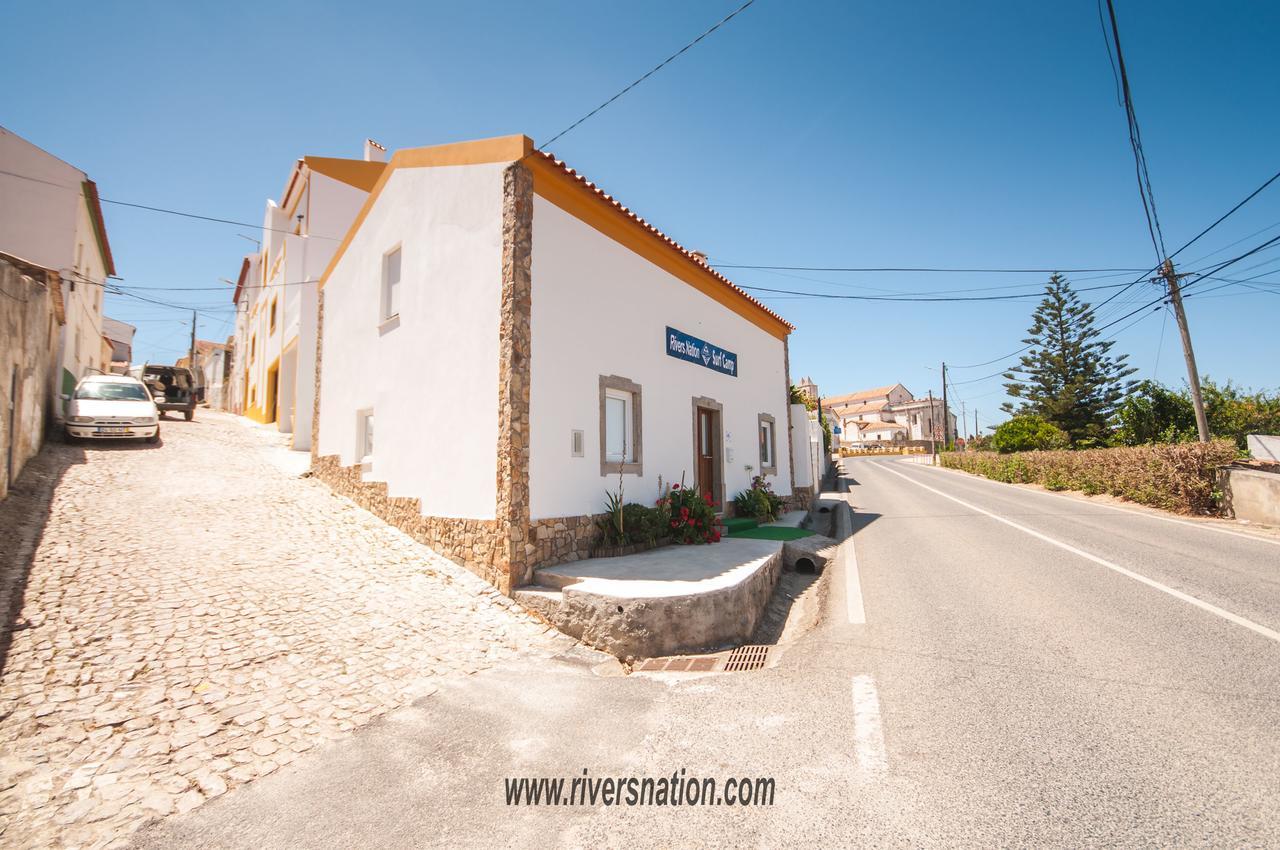 Rivers Nation Surf Camp Bed and Breakfast Atouguia Da Baleia Eksteriør billede